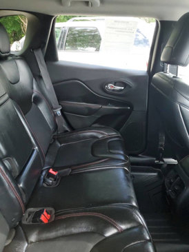 Used 2019 Jeep Cherokee Trailhawk w/ Cold Weather Group image 8