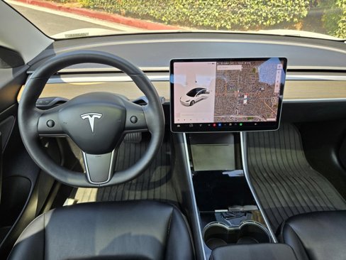 Used 2020 Tesla Model 3 Standard Range Plus image 8