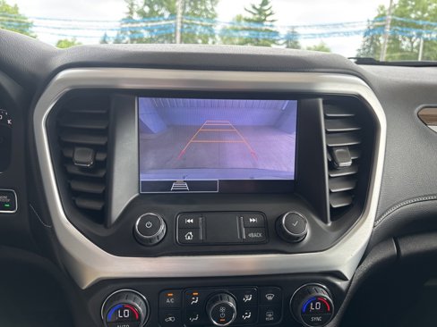 Used 2020 GMC Acadia SLE image 15