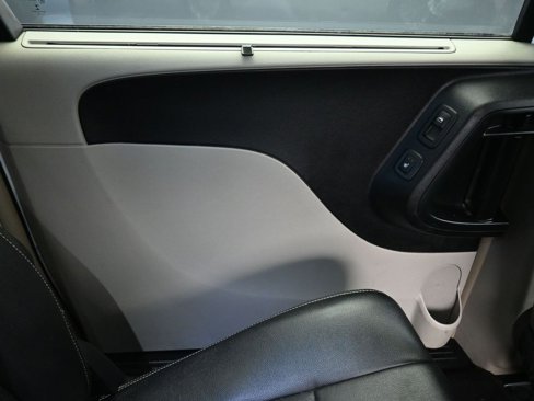 Used 2015 Chrysler Town & Country Touring-L w/ Driver Convenience Group image 47