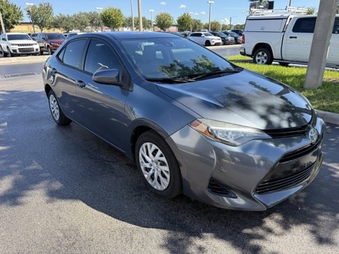 Used 2018 Toyota Corolla L image 3