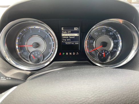 Used 2013 Chrysler Town & Country Touring-L w/ Premium Group image 11