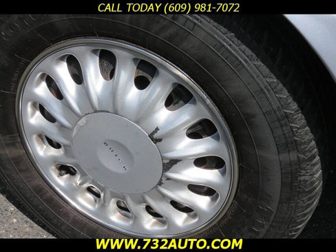 Used 2004 Buick Le Sabre Custom image 32