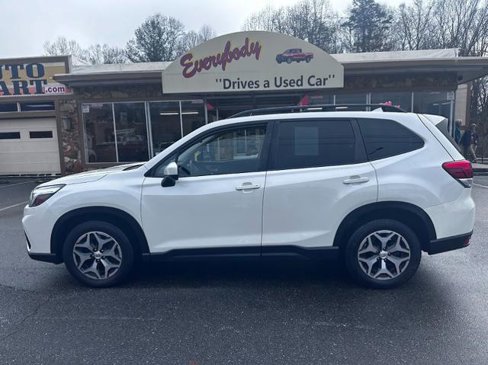 Used 2019 Subaru Forester Premium image 2