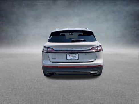 Used 2019 Lincoln Nautilus Premier image 5