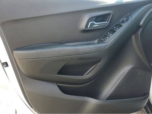 Used 2017 Chevrolet Trax LS image 9