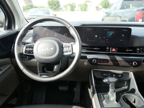 Used 2025 Kia Carnival image 19