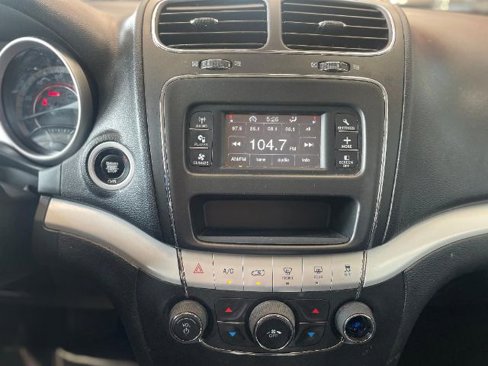 Used 2019 Dodge Journey SE image 19