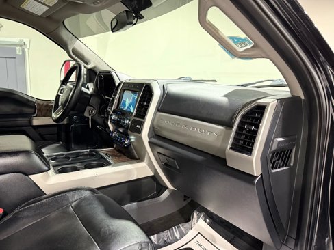Used 2019 Ford F250 Lariat w/ Chrome Package image 18