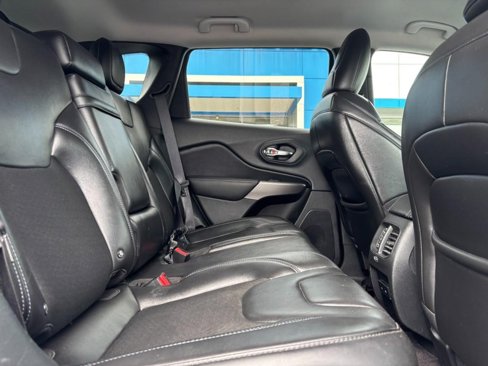 Used 2019 Jeep Cherokee Latitude Plus w/ Cold Weather Group image 10
