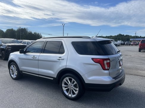 Used 2019 Ford Explorer XLT w/ Equipment Group 202A image 5