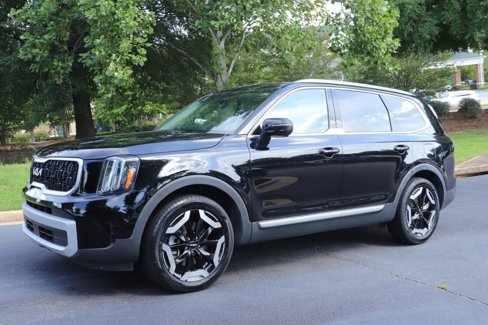 Used 2023 Kia Telluride EX w/ EX Captain's Chair Package image 5