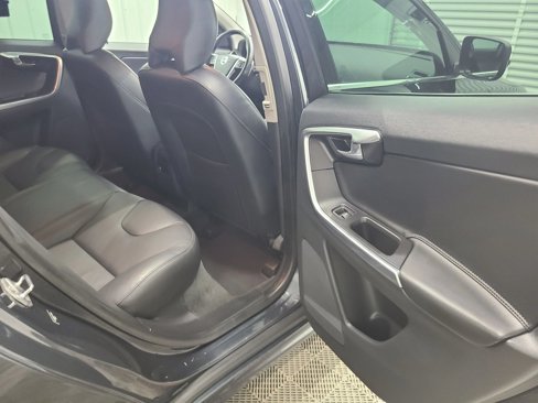 Used 2015 Volvo XC60 T6 image 40