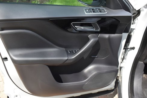 Used 2018 Jaguar F-PACE Premium image 28