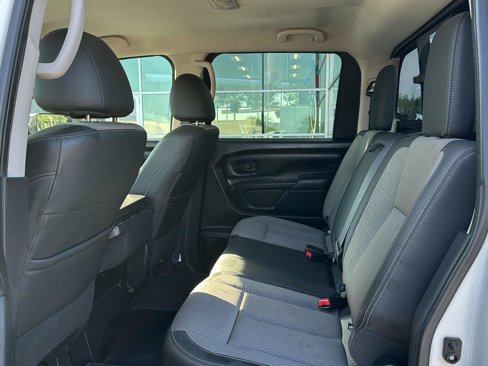 Used 2017 Nissan Titan S image 9