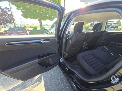 Used 2015 Ford Fusion SE w/ Equipment Group 201A image 17