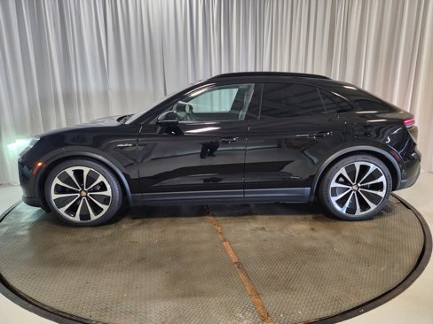 New 2025 Porsche Macan 4S Electric image 2