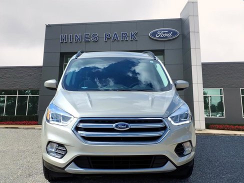Certified 2017 Ford Escape SE w/ Equipment Group 201A image 2