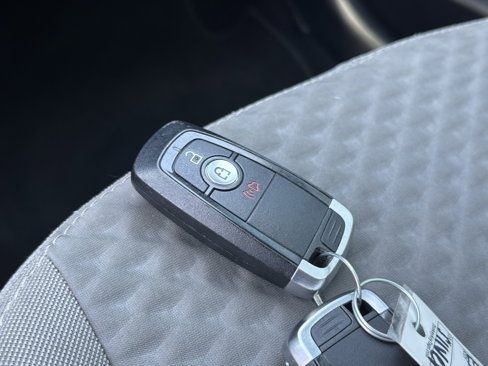 Used 2020 Ford Escape SE image 25