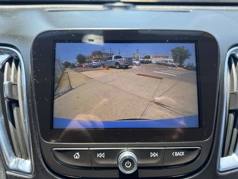 Used 2018 Chevrolet Malibu LT image 32