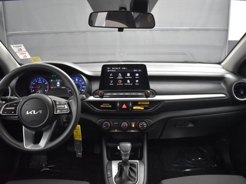 Used 2023 Kia Forte LXS image 9