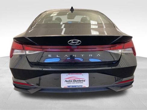 Used 2021 Hyundai Elantra SE image 5