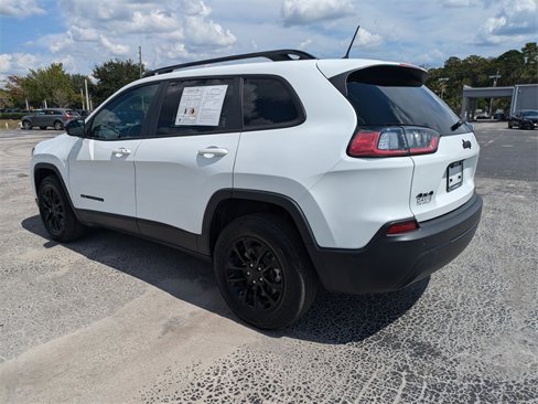Used 2023 Jeep Cherokee Altitude Lux image 2