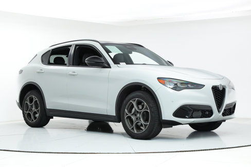 New 2025 Alfa Romeo Stelvio Sprint image 7