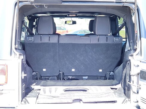Used 2015 Jeep Wrangler Unlimited Sahara w/ Connectivity Group image 10