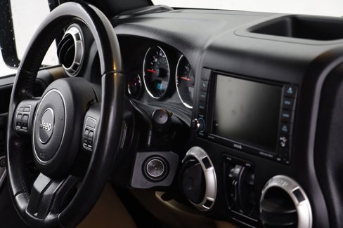Used 2017 Jeep Wrangler Unlimited Rubicon w/ Connectivity Group image 35