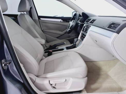 Used 2013 Volkswagen Passat 2.5 SE image 13