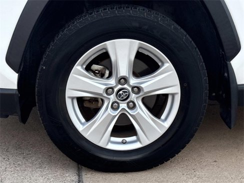 Used 2019 Toyota RAV4 XLE image 6