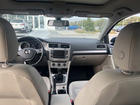 Used 2017 Volkswagen Golf Wolfsburg Edition image 24