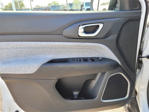 New 2025 Jeep Compass Sport image 17