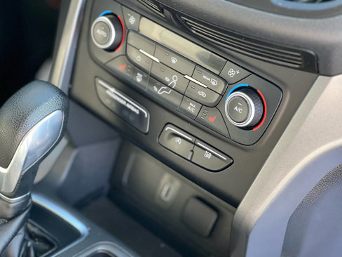 Used 2019 Ford Escape SE image 25