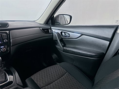 Used 2019 Nissan Rogue SV image 21