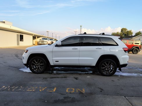 Used 2016 Jeep Grand Cherokee Limited 75th Anniversary image 4