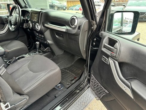 Used 2014 Jeep Wrangler Unlimited Sahara image 20