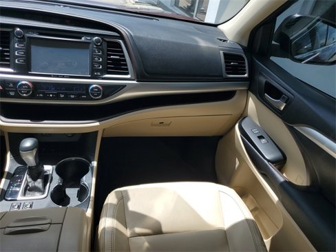 Used 2016 Toyota Highlander XLE image 31