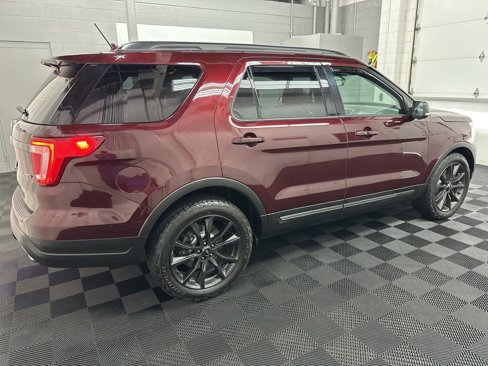 Used 2018 Ford Explorer XLT w/ Equipment Group 202A image 10