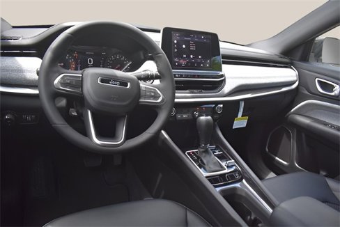 New 2025 Jeep Compass Latitude image 13