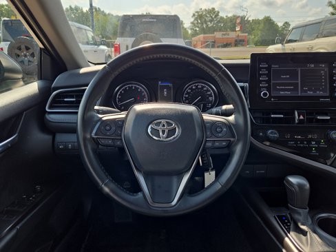Used 2024 Toyota Camry SE image 19