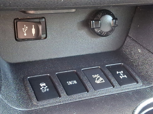 Used 2015 Toyota Highlander LE image 24