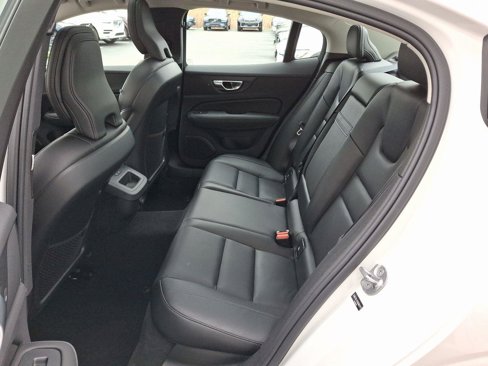 Certified 2025 Volvo S60 B5 Core image 10