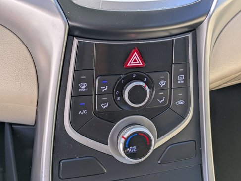 Used 2015 Hyundai Elantra SE image 22
