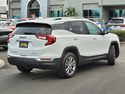 Used 2024 GMC Terrain SLT image 5