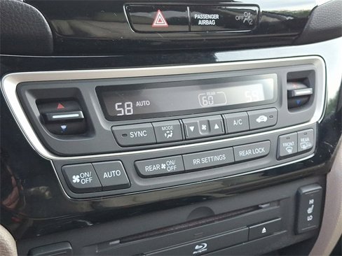 Used 2016 Honda Pilot Touring image 16