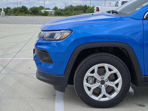 New 2025 Jeep Compass Latitude image 6