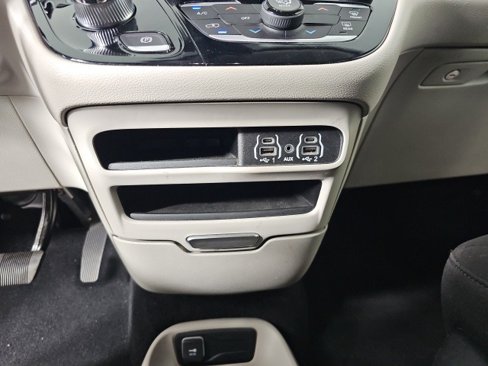 Used 2023 Chrysler Voyager LX image 24