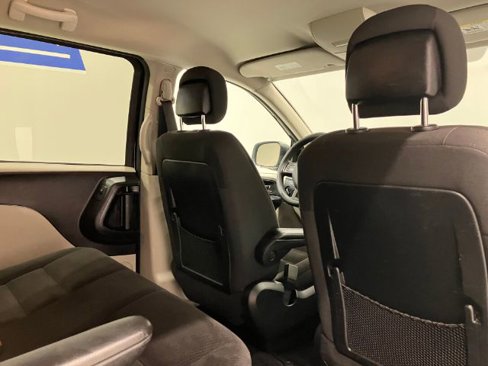 Used 2018 Dodge Grand Caravan SE image 42